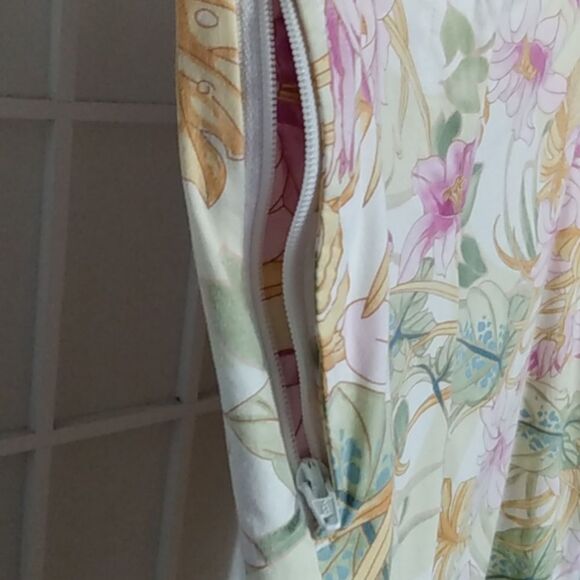 MODA international pants With A Beautiful Light Colored Floral Design - Picture 8 of 15